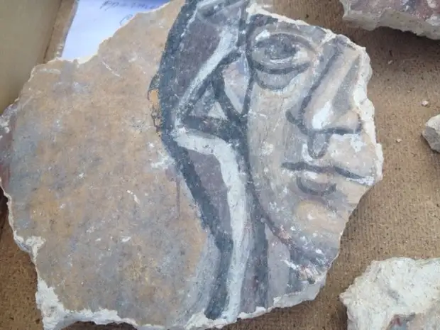 При раскопках в новгородском храме археологи обнаружили уникальные фрески XII века