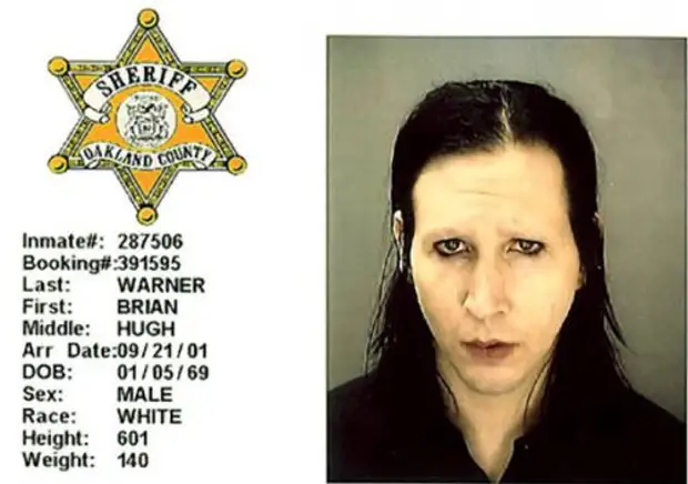 Брайан Хью Уорнер (он же Marilyn Manson) - 2001 (непристойное поведение)