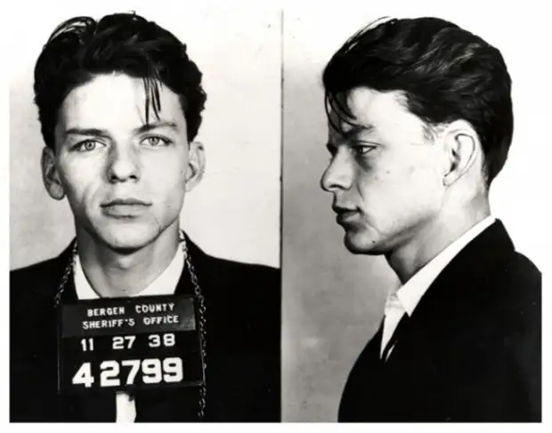Фрэнк Синатра, 23 года. Арестован по обвинению в соблазнении. Нью-Джерси, 1938 год