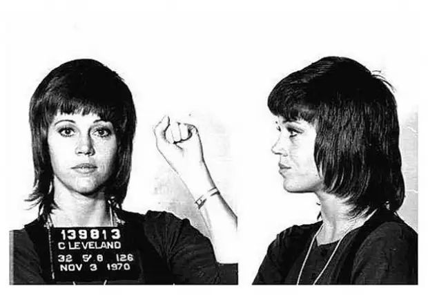 Джейн Фонда (Jane Fonda) – 1970  (контрабанда наркотиков, нападение на полицейского)