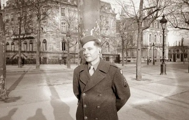 Освобожденный Париж, 1944