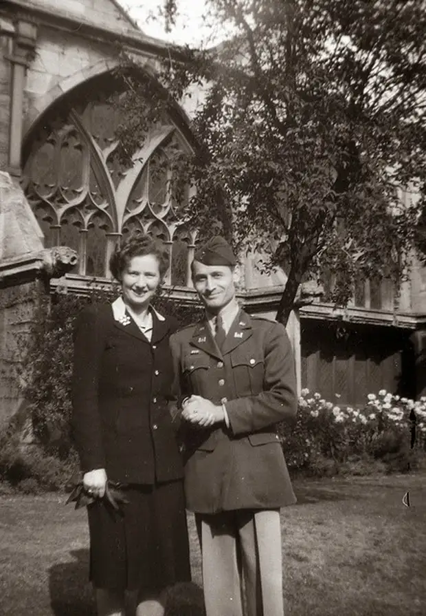 Освобожденный Париж, 1944