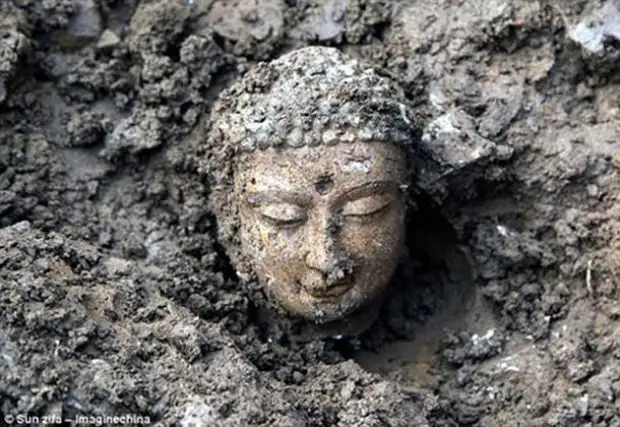 В Китае нашли три тысячи статуй Будды