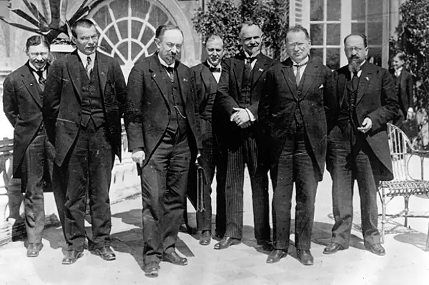 Представители советской и германской сторон в Рапалло, 1922 год. Фото: Topical Press Agency / Getty Images / Fotobank.ru
