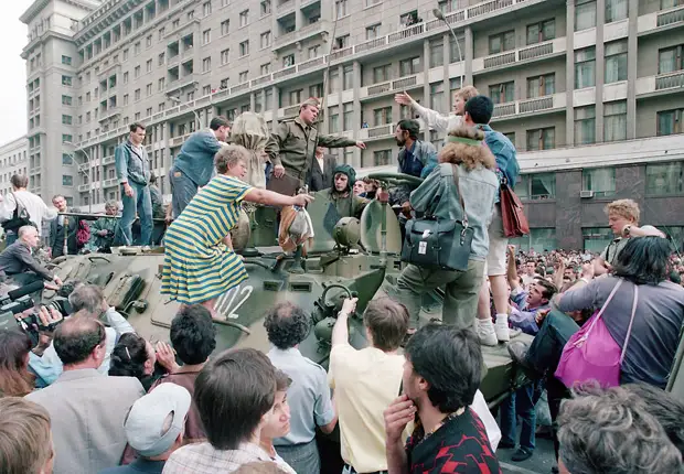 Самые яркие кадры последних месяцев существования СССР