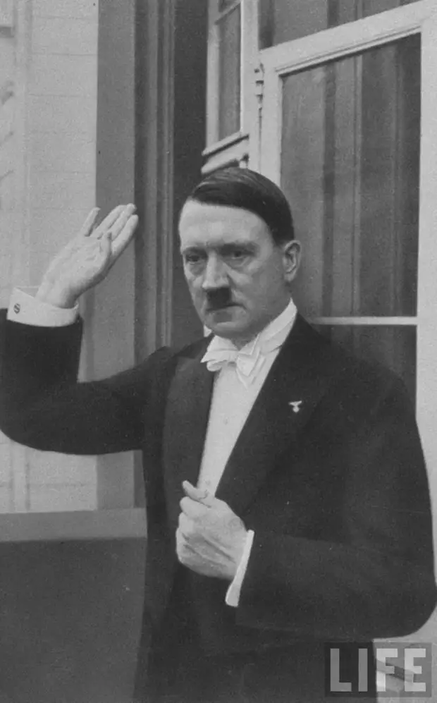 2216 Жизнь Адольфа Гитлера в фотографиях