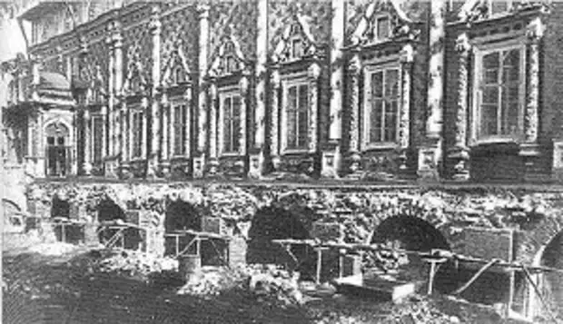 Трапезная Троице-Сергиева монастыря до реставрации 1949 г.
