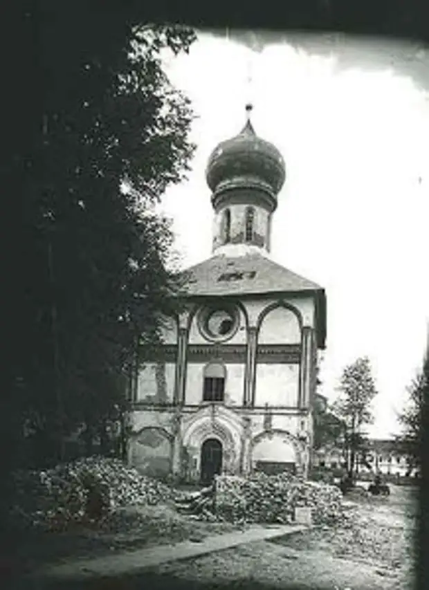 Духовская церковь во время реставрации 
