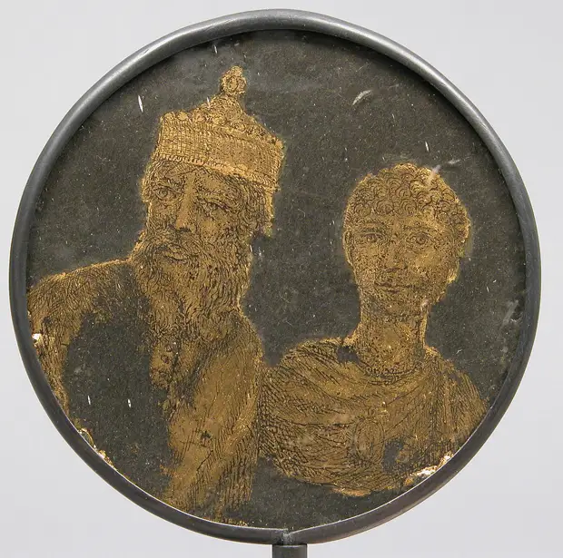 Как древние римляне рисовали золотом на донышках стеклянных стаканов