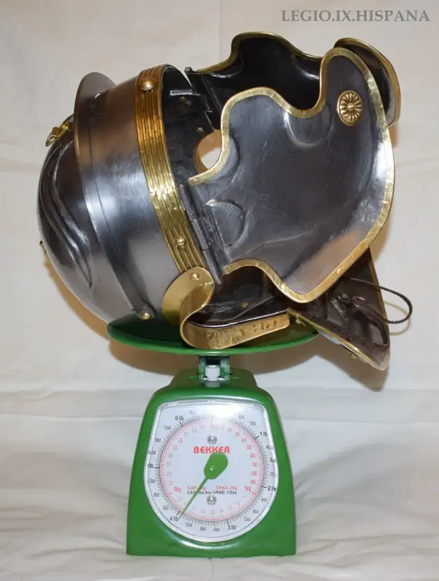 Римские имперские шлемы. Изменение веса шлема от его комплектации и отделки.