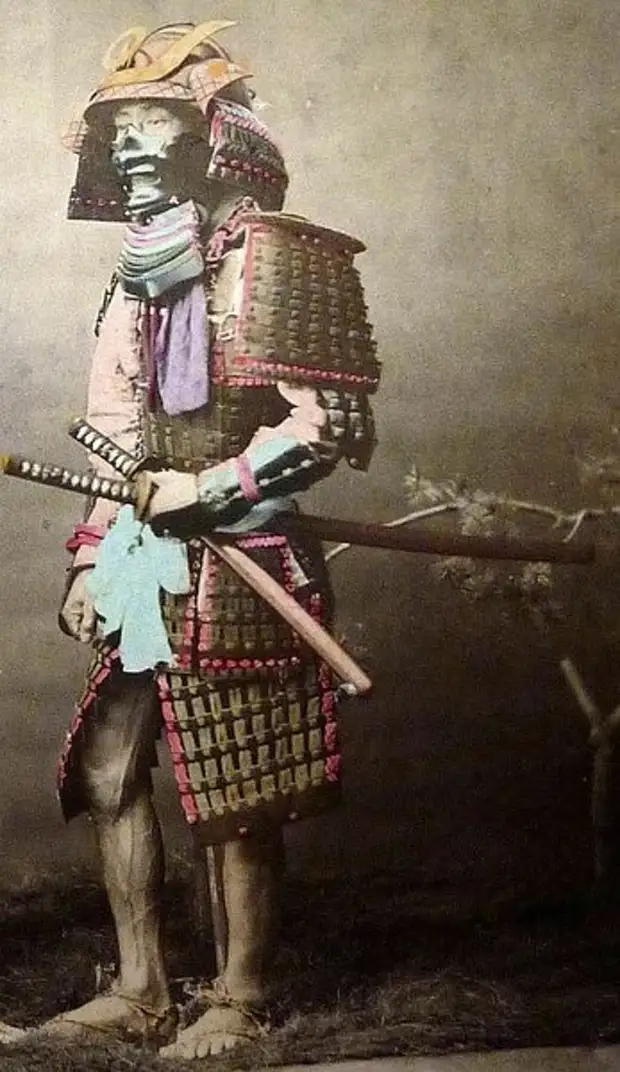 Почему самураи выбрали двуручные мечи, а не пару "щит и меч"