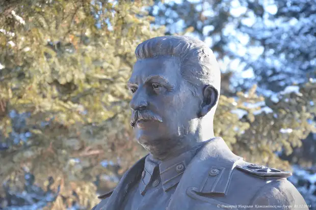 В России официально открыт еще один памятник Сталину
