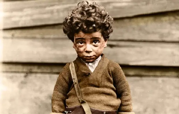 12-летний Химэн Альперт, продавец газет в Нью-Хэйвене, Коннектикут, март 1909 год.